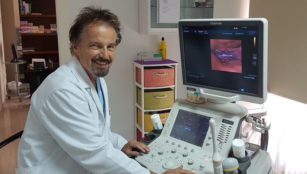 El doctor y científico Jan Tesarik, fundador y director (junto a la doctora Raquel Mendoza Tesarik) de la prestigiosa Clínica MARGen