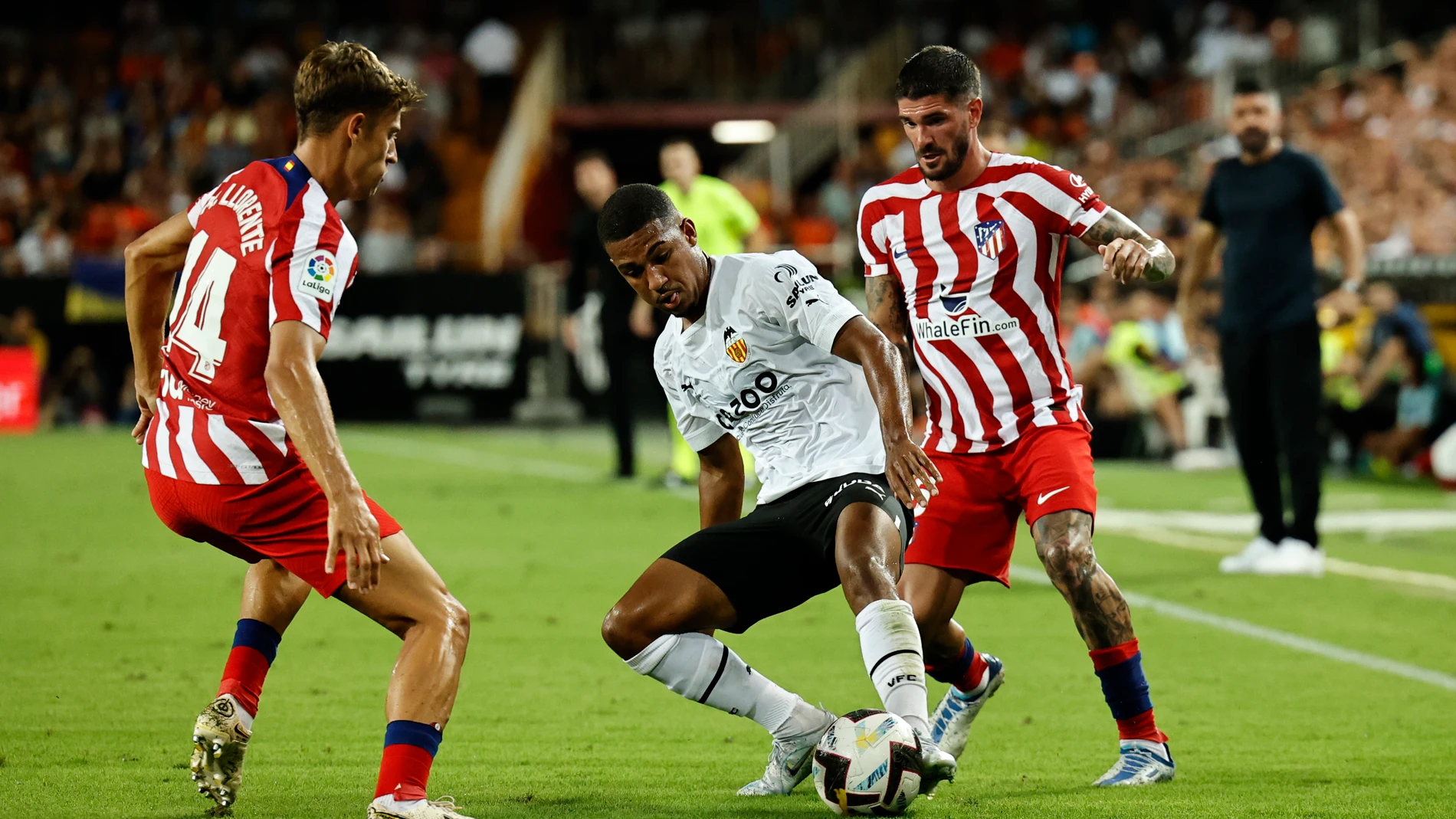 Rodrigo de Paul con el Atlético de Madrid. EFE/Biel Aliño
