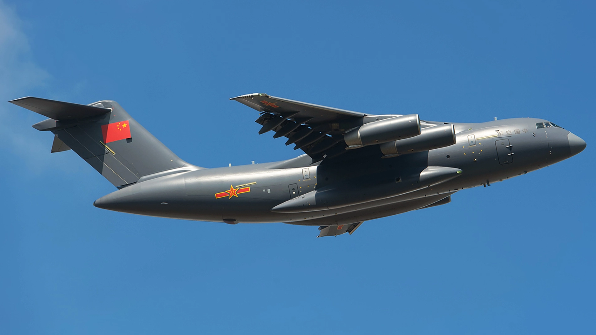 El nuevo avión cisterna YU-20, que entró en funcionamiento bajo la Fuerza Aérea del EPL