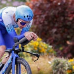 Simon Yates, durante la contrarreloj de este martes en La Vuelta.