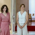 Días Ayuso y la portavoz de Más Madrid, Mónica García The spokesperson of Más Madrid in the Assembly, Mónica García (r), and the president of the Community of Madrid, Isabel Díaz Ayuso, upon her arrival at a bilateral meeting with the spokespersons of the parliamentary groups of the Assembly, at the Real Casa de Correos, on August 30, 2022, in Madrid (Spain). PP and Vox met with the president in the morning, while Más Madrid, PSOE and Vox met in the afternoon. During the meetings, all the spokespersons of the parliamentary groups have raised measures on energy saving. This is the third occasion that Díaz Ayuso has met with the representatives of Más Madrid, PSOE, Unidas Podemos and Vox in the regional Parliament, the first one on September 6, 2021 and the second one on January 24 and 25, 2022. 30 AUGUST 2022;MADRID;ASSEMBLY SPOKESPERSONS;POLITICAL COURSE Ricardo Rubio / Europa Press 30/08/2022