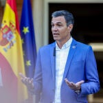 El presidente del Gobierno, Pedro Sánchez, interviene en el acto de recibimiento de las jugadoras de la Selección Femenina Española de Fútbol, campeona del Mundial Sub-20, en el Complejo de la Moncloa, a 31 de agosto de 2022, en Madrid (España). España ha hecho historia y ha ganado el Mundial femenino Sub-20 de fútbol celebrado en Costa Rica el pasado domingo, 28 de agosto . La selección ha conseguido su primer triunfo mundialista de la categoría tras derrotar a Japón en la final con 3-1 en el marcador. 31 AGOSTO 2022;SELECCIÓN FEMENINA;DEPORTES;FUTBOL;SUB-20;CAMPEONAS DEL MUNDIAL;EQUIPO;VICTORIA Ricardo Rubio / Europa Press 31/08/2022