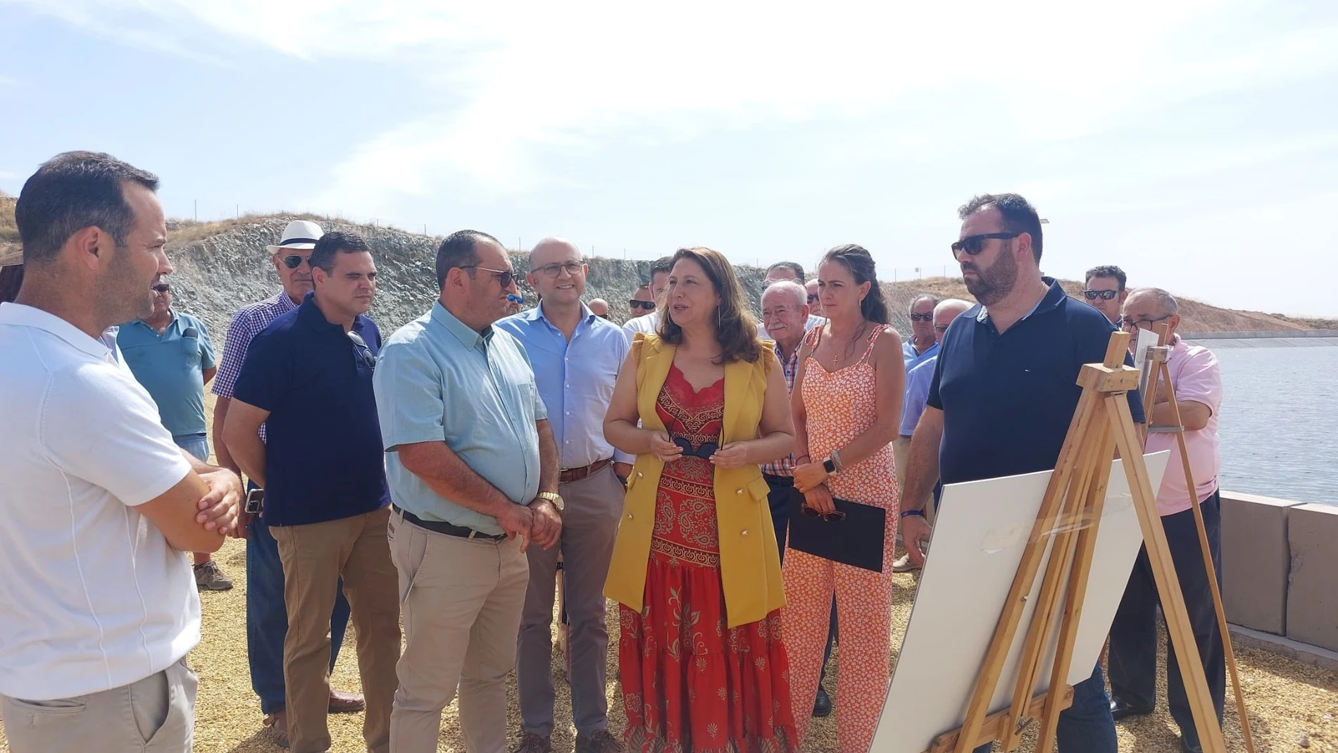 La consejera de Agricultura, Pesca, Agua y Desarrollo Rural, Carmen Crespo, en una visita a las obras de mejora y consolidación de los regadíos de la Comunidad de Regantes de Cuevas de Almanzora