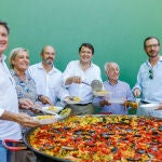 El presidente del PPCyL, Alfonso Fernández Mañueco, asiste a la paella con la que el PP de Segovia inicia el curso político, acompañado, entre otros, del portavoz del PP en el Senado, Javier Maroto, el vicesecretario de Coordinación Autonómica y Local, Pedro Rollán, Paloma Sanz y Francisco Vázquez