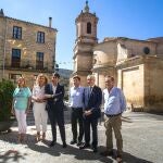 El consejero de Medio Ambiente, Vivienda y Ordenación del Territorio, Juan Carlos Suárez-Quiñones, mantiene una reunión de trabajo con los alcaldes de Santibáñez del Val, Quintanilla del Coco y Santo Domingo de Silos, municipios afectados por incendios forestales