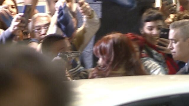 This still image taken from a video provided by Television Publica Argentina shows a man pointing a gun at ArgentinaÂ´s Vice President Cristina Fernandez during an event in front of her home in the Recoleta neighborhood of Buenos Aires, Argentina, Thursday, Sept. 1, 2022. (Television Publica Argentina via AP)
