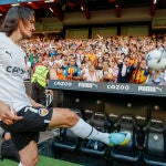 Edinson Cavani en su presentación con el Valencia. EFE/ Juan Carlos Cárdenas
