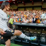 Edinson Cavani en su presentación con el Valencia. EFE/ Juan Carlos Cárdenas