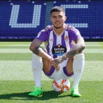 El Real Valladolid presenta al delantero colombiano Juanjo Narváez, procedente del Real Zaragoza, último refuerzo del equipo al cierre del mercado de fichajes en este inicio de temporada