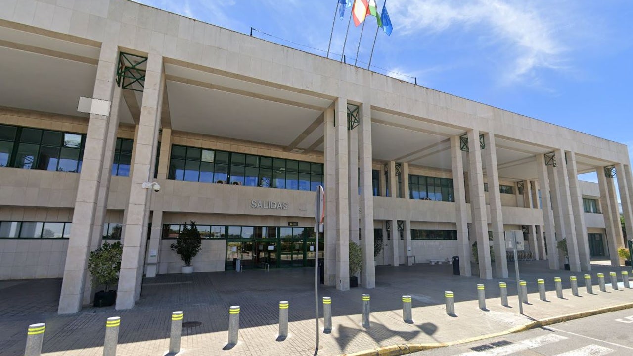 Óscar Puente acusado de querer cerrar un importante aeropuerto andaluz