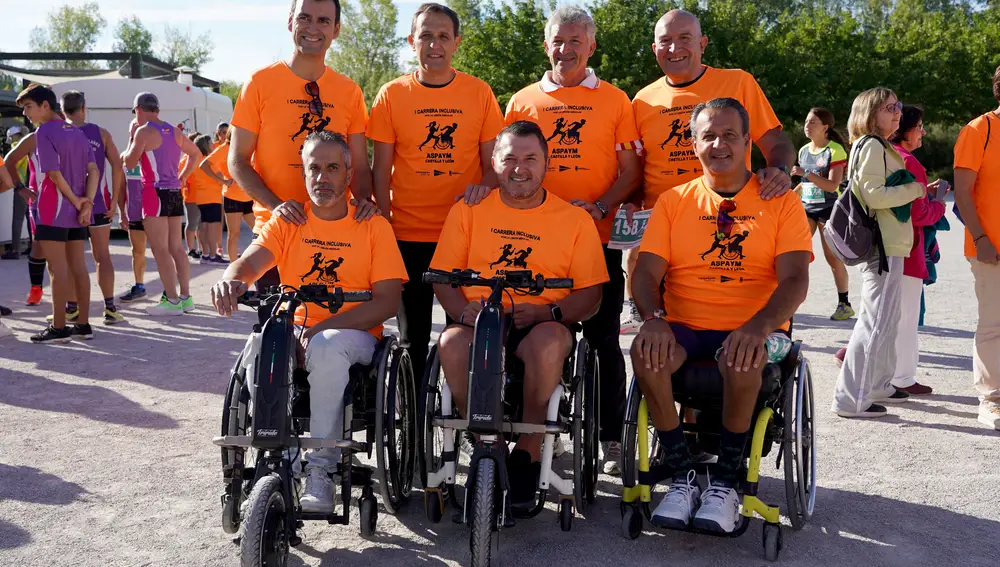 Ángel de Propios, Francisco Sardón, Jesús Julio Carnero, Conrado Íscar, Sarbelio Fernández, David Esteban e Ignacio Tremiño antes de iniciar la carrera