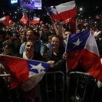 Celebración del resultado del plebiscito constitucional, en las calles de Santiago (Chile)
