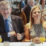 El president de la Generalitat, Ximo Puig, (en la imagen, junto a la delegada del Gobierno en la Comunitat, Pilar Bernabé)