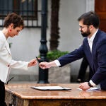 La nueva ministra del Interior chilena, Carolina Toha, toma posesión ante el presidente Gabriel Boric