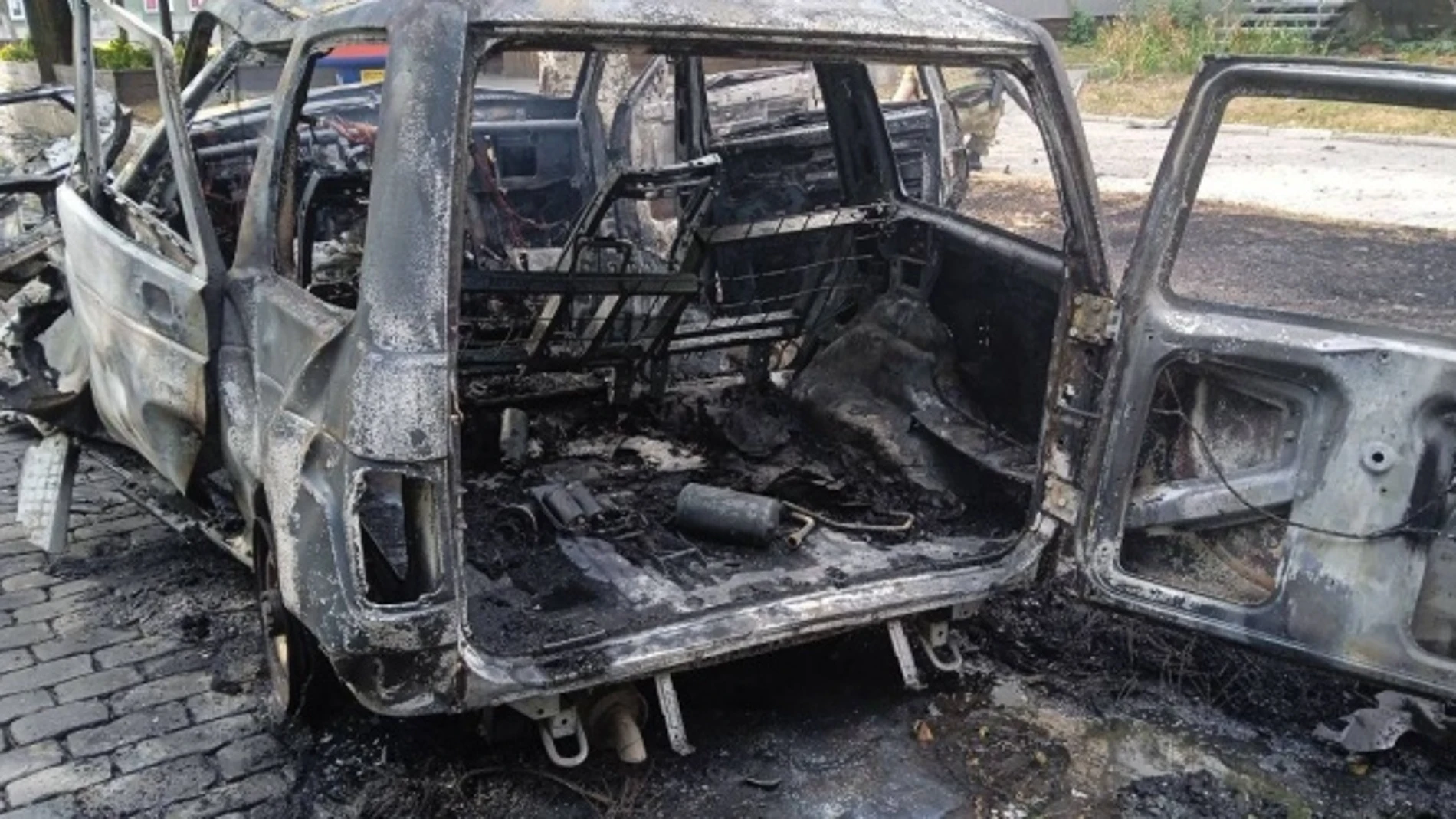 Imagen del coche del jefe prorruso de Berdiansk tras la explosión