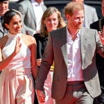 Los duques de Sussex a su llegada a Duesseldorf, en Alemania
