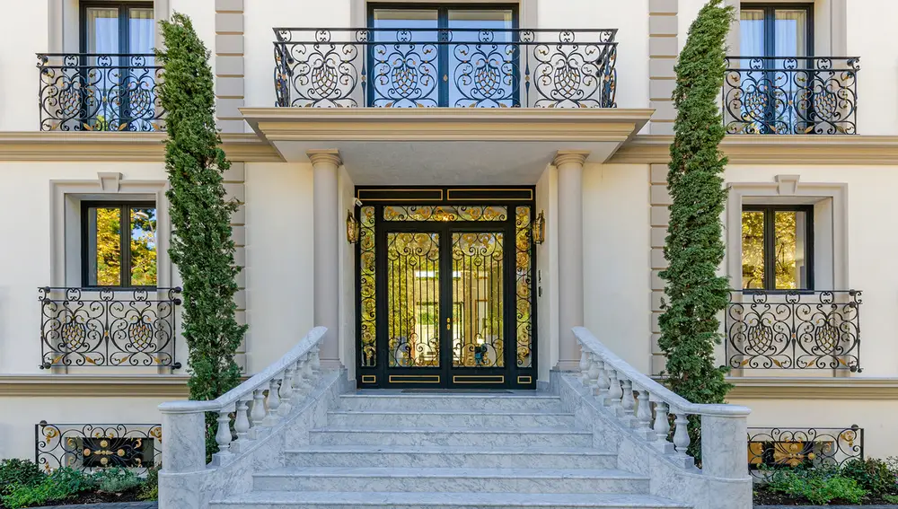 Entrada del palacete.
