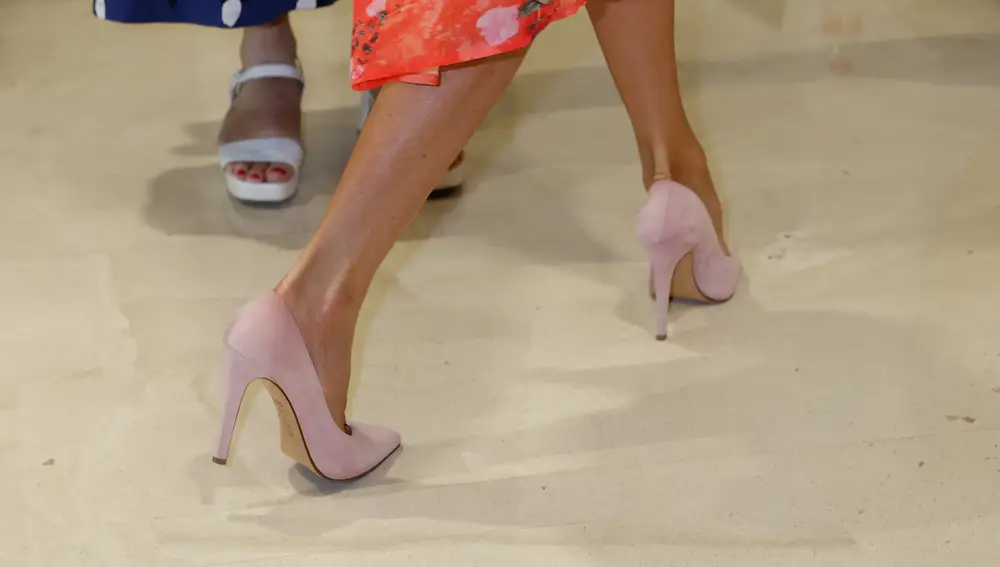 La Reina Letizia se vuelve a subir a los tacones tras las vacaciones.