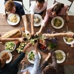 La combinación de café y copa de las sobremesas españolas son peligrosas para la salud