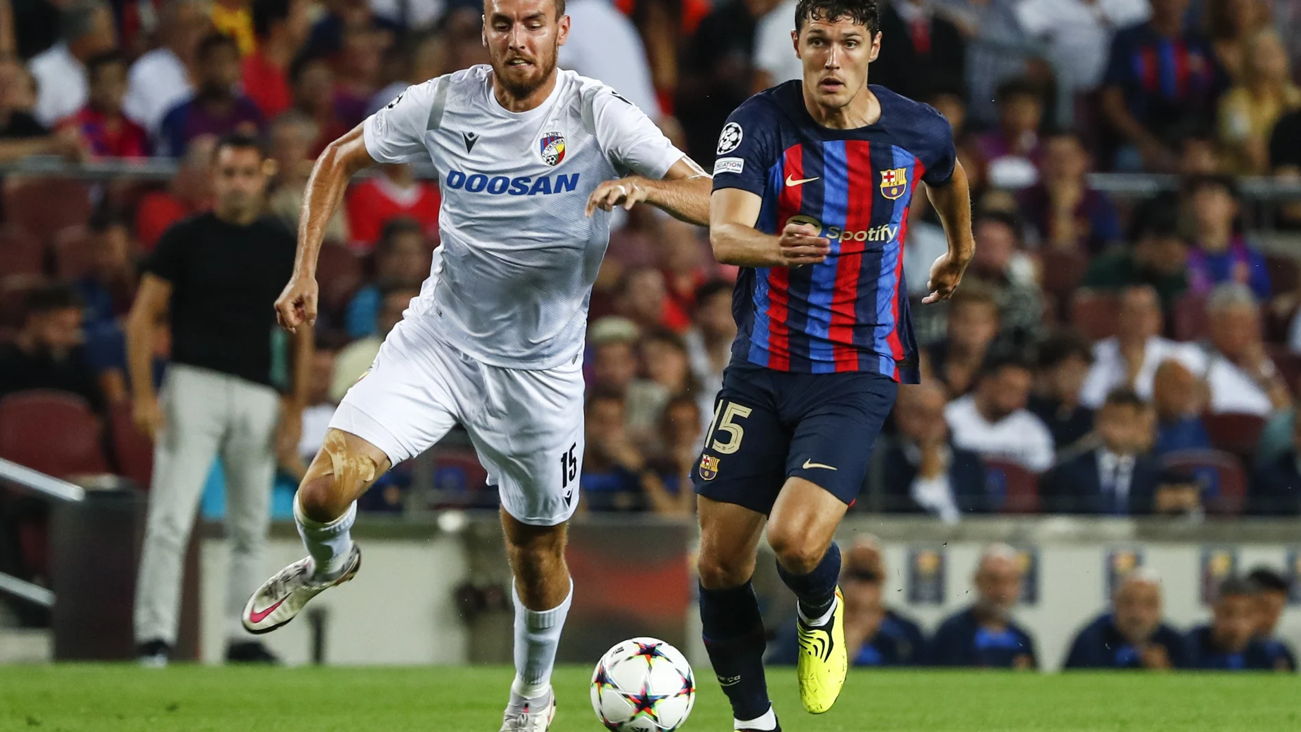 Christensen y Tomas Chory en el Barcelona-Viktoria Plzn de la Champions
