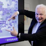 El consejero delegado de Ryanair, Eddie Wilson, durante la rueda de prensa que ofreció ayer en Barcelona