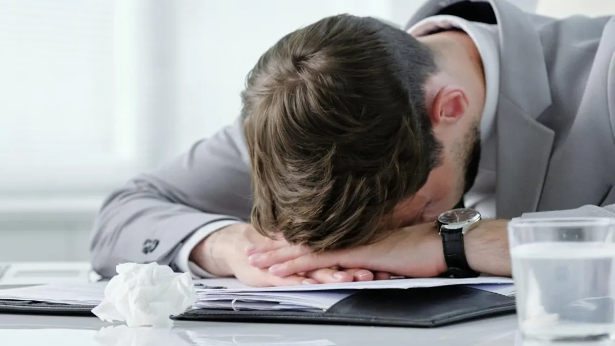 El "Quiet quitting” consiste con romper con las horas extra y las tareas adicionales
