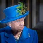 London (United Kingdom).- (FILE) - Britain's Queen Elizabeth II unveils a plaque during a visit at Watergate House to mark the centenary the United Kingdom's Intelligence, Security and Cyber Agency (GCHQ) in London, Britain, 14 February 2019 (reissued 08 September 2022). According to a statement issued by Buckingham Palace on 08 September 2022, Britain's Queen Elizabeth II has died at her Scottish estate, Balmoral Castle, on 08 September 2022. The 96-year-old Queen was the longest-reigning monarch in British history. (Reino Unido, Londres) EFE/EPA/FACUNDO ARRIZABALAGA *** Local Caption *** 54984370