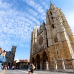 Turistas en la Catedral de León