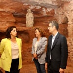 El ministro de Presidencia, Félix Bolaños; la presidenta del Gobierno de La Rioja y líder de los socialistas de esta región, Concha Andreu(i) y la delegada del gobierno de La Rioja Beatriz Arraiz (c), visitaron ayer el Monasterio de Suso en San Millán de la Cogolla