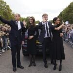 Los duques de Cambridge junto a los de Sussex, tras la muerte de Isabel II