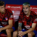 Antoine Griezmann en el banquillo del Atlético de Madrid. EFE/Juanjo Martín
