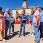 El secretario general del PSCyL y portavoz en las Cortes, Luis Tudanca, atiende a los medios de comunicación antes del acto público que con motivo de las fiestas patronales celebra la Agrupación del PSOE del Nordeste de Segovia