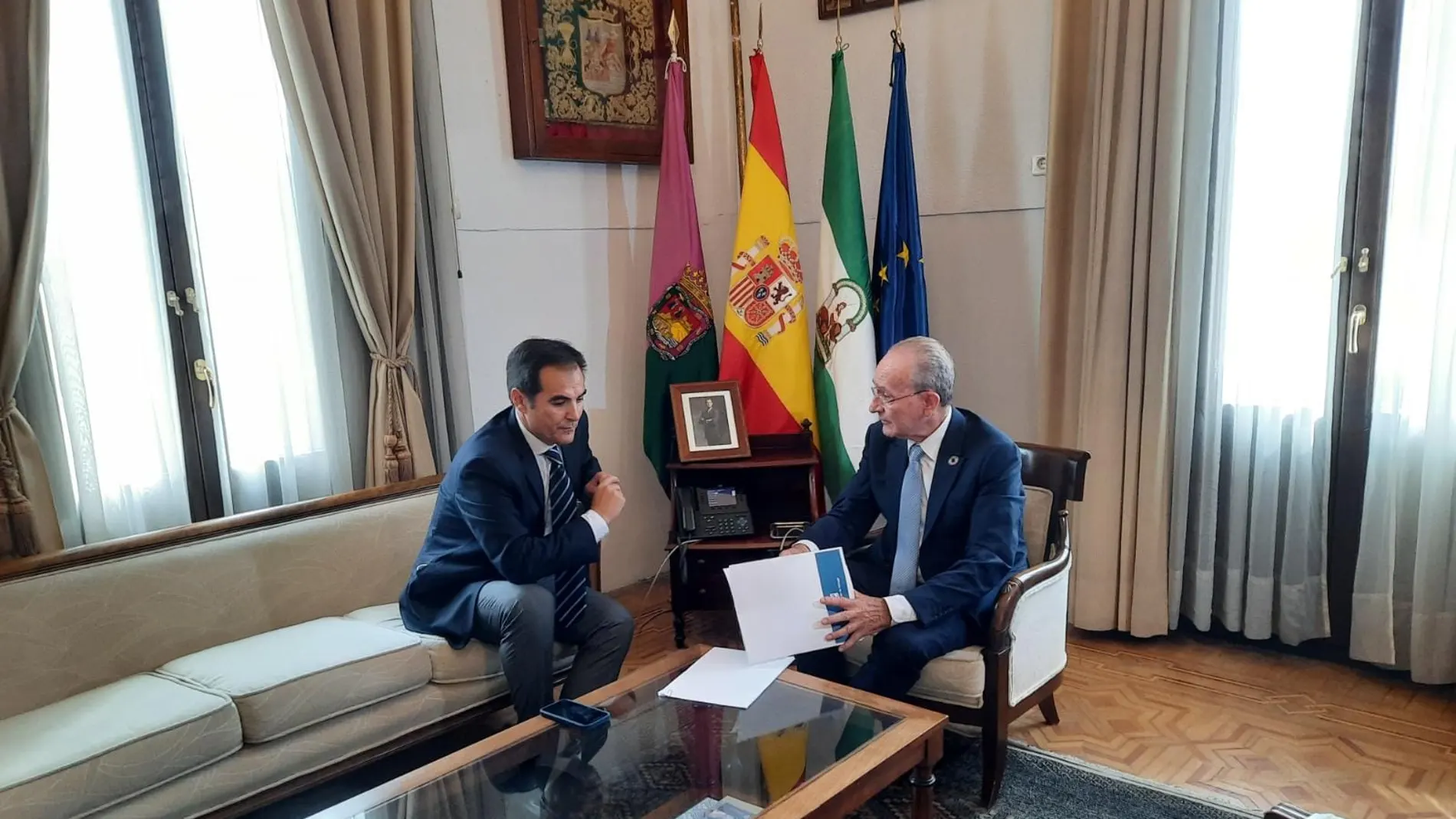 José Antonio Nieto y Francisco de la Torre en el Ayuntamiento de Málaga
