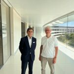 El presidente de Telefónica, José María Álvarez-Pallete, junto al CEO de Apple, Tim Cook