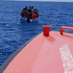 Rescate de una patera a 35 millas de Cabo de Gata, en Almería