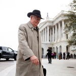 Kenneth Starr también participó en el equipo de defensa de Donald Trump