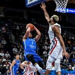 Gobert amenaza con un tapón a Tonut