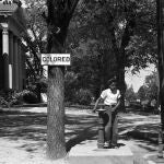 Un joven afroamericano en una fuente de agua potable reservada para negros en Carolina del Norte (1938)