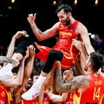 Rudy celebra con sus compañeros la victoria ante Alemania