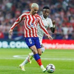 Antoine Griezmann con el Atlético frente al Real Madrid.