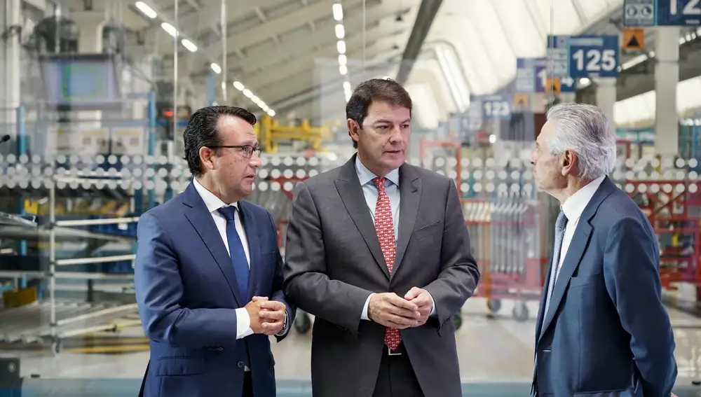 El presidente de la Junta de Castilla y León, Alfonso Fernández Mañueco, participa en el acto institucional de la marca del clúster de la automoción, junto a Félix Cano, entre otros