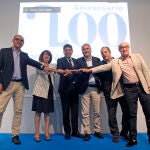 De izq a der: Manuel Palomar, Director de CENID; Amparo Navarro, Rectora de la UA; Carlos Mazón, Presidente de la Diputación Provincial de Alicante; Juan José Ruiz, Rector de la UMH; Carlos Baño, Presidente de la Cámara de Comercio de Alicante; y Toni Mayor, Vicepresidente autonómico de CEV, en el acto de apoyo para que Alicante sea la futura sede de la Agencia Española de Supervisión de la Intelegencia Artifical (AESIA)