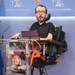 El portavoz de Unidas Podemos en el Congreso de los Diputados, Pablo Echenique, interviene en una rueda de prensa previa a una Junta de Portavoces, en el Congreso de los Diputados, a 20 de septiembre de 2022
