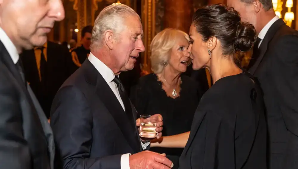 Los Reyes Felipe y Letizia con los Reyes Carlos III y Camilla
