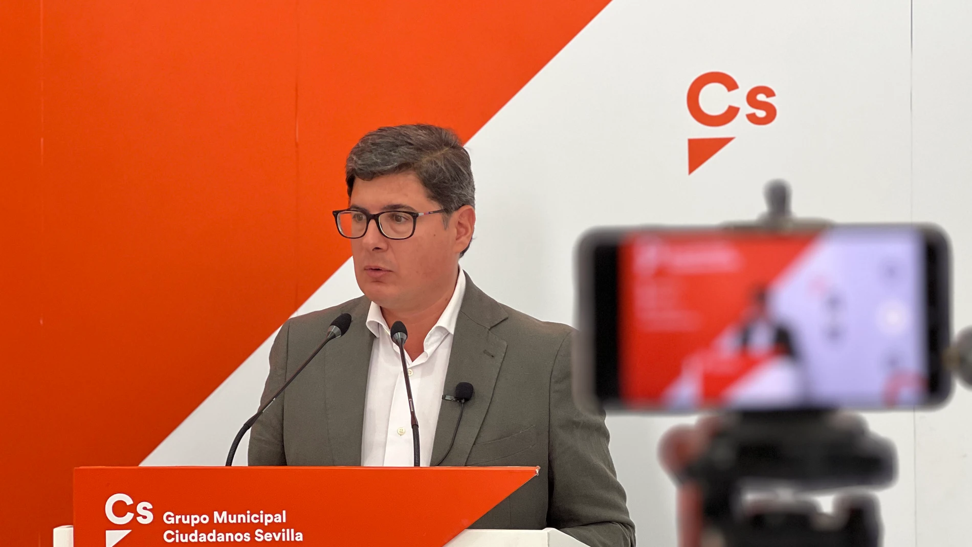 Pimentel, en rueda de prensa