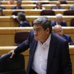 Los «hombres de negro» aún aguardan las cifras del impacto del Mecanismo de Equidad de Escrivá, aunque dudan de que sirva a la sostenibilidad del sistema.