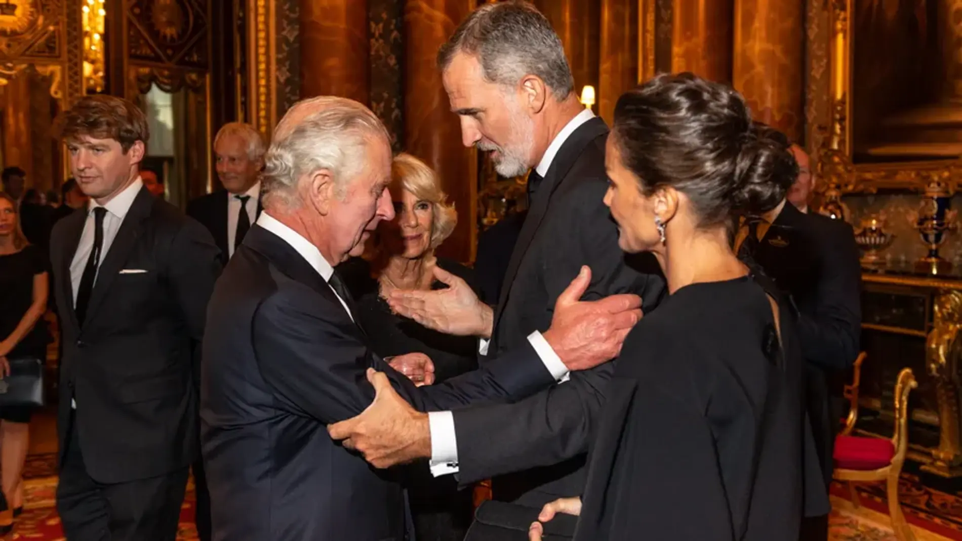 Los Reyes Felipe y Letizia con el Rey Carlos III y Camilla