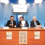 El director general de Personas Mayores, Personas con Discapacidad y Atención a la Dependencia, Eduardo García, y el director general de Asistencia Sanitaria y Humanización, Javier Vadillo, participan en los actos de conmemoración del Día Mundial del Alzheimer junto al presidente de la Federación Regional de Asociaciones de Enfermos de Alzheimer de Castilla y León, Domingo Aceves