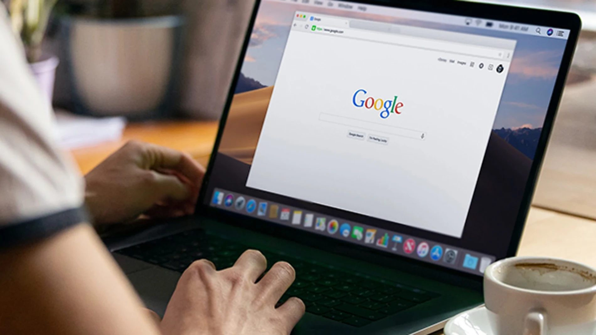 El buscador de Google en la pantalla de un MacBook.