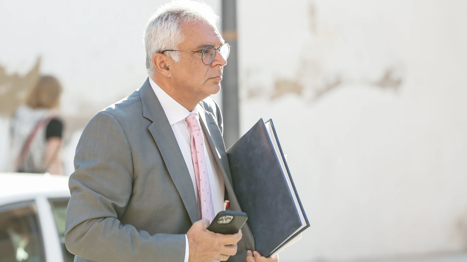 El consejero de Administración Local y Digitalización, Carlos Izquierdo, a su llegada a la reunión del consejo de Gobierno, en el Ayuntamiento de Móstoles, a 21 de septiembre de 2022, en Móstoles, Madrid (España). La reunión se celebra de forma extraordinaria en Móstoles.21 SEPTIEMBRE 2022;CONSEJO DE GOBIERNO;MOSTOLES;AYUSO;CAM;COMUNIDAD DE MADRIDCarlos Luján / Europa Press21/09/2022